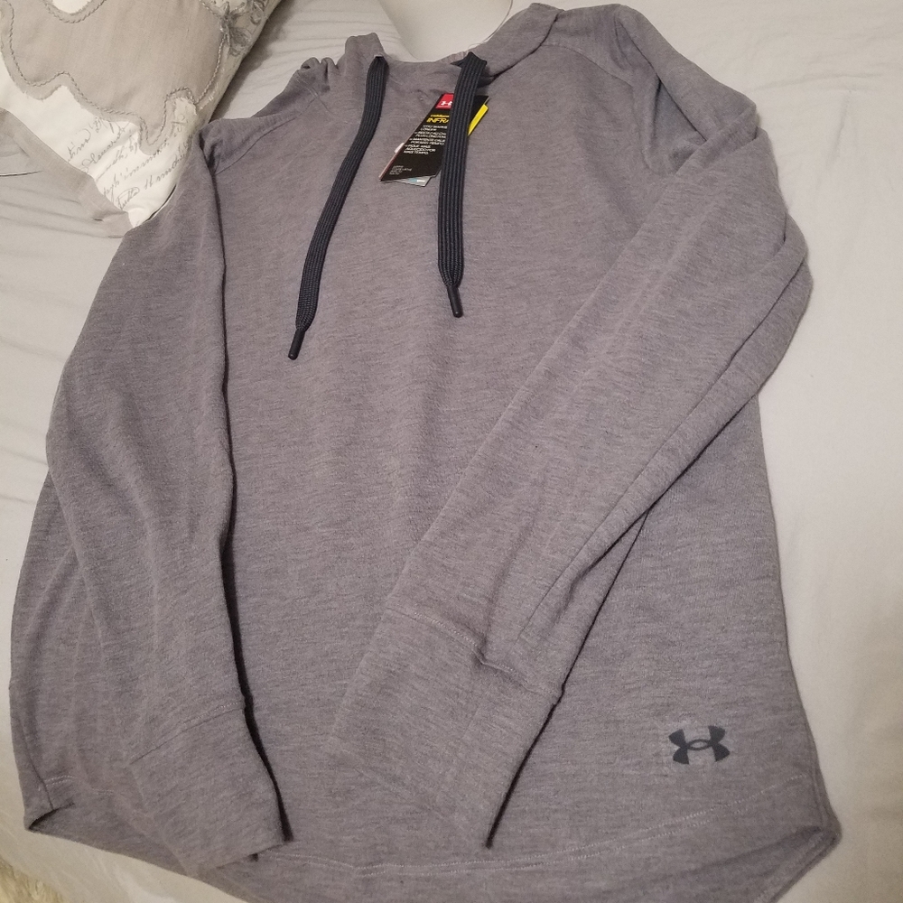 Under Armour 🌹sweater Size S